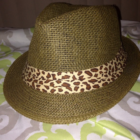 🚫SOLD IN BUNDLE🚫 FEDORA WITH CHEETAH PRINT TRIM
