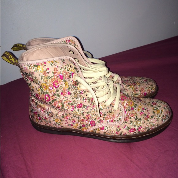 DR MARTENS !!!! Flower boots 🌸💐🌷