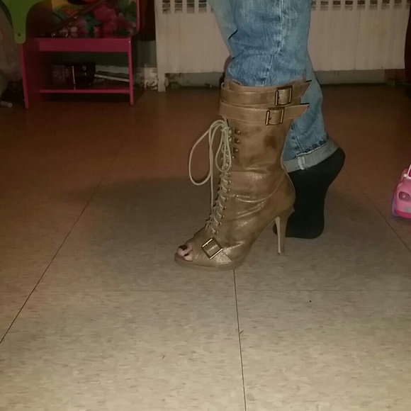 Booties peep toe