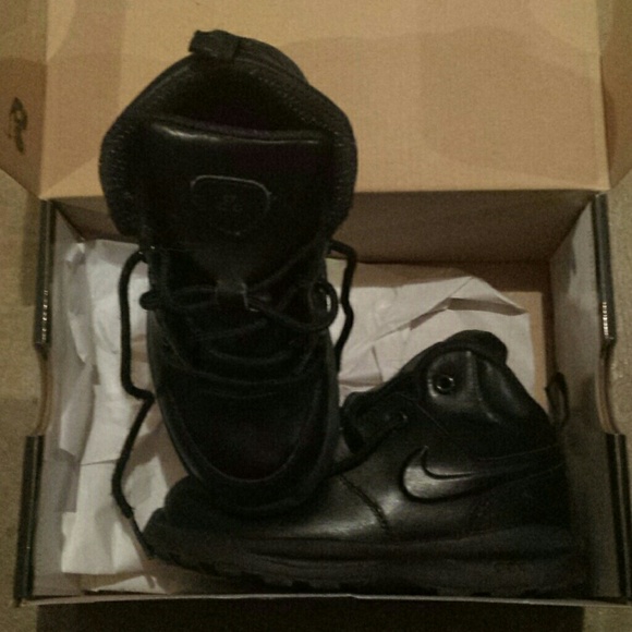 Boys shoes