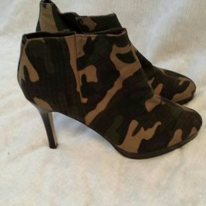 Camo booties size 9