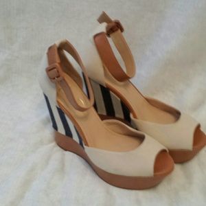 Jessica Simpson wedges size 9