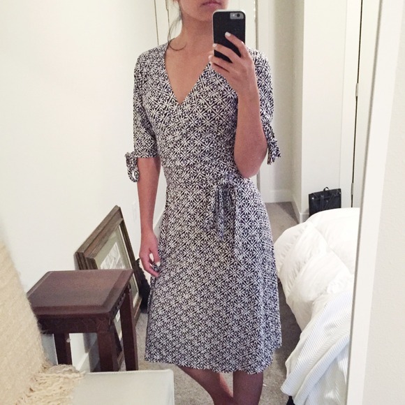 Lilly Pulitzer Dresses & Skirts - Lilly Pulitzer Navy & White Wrap Dress