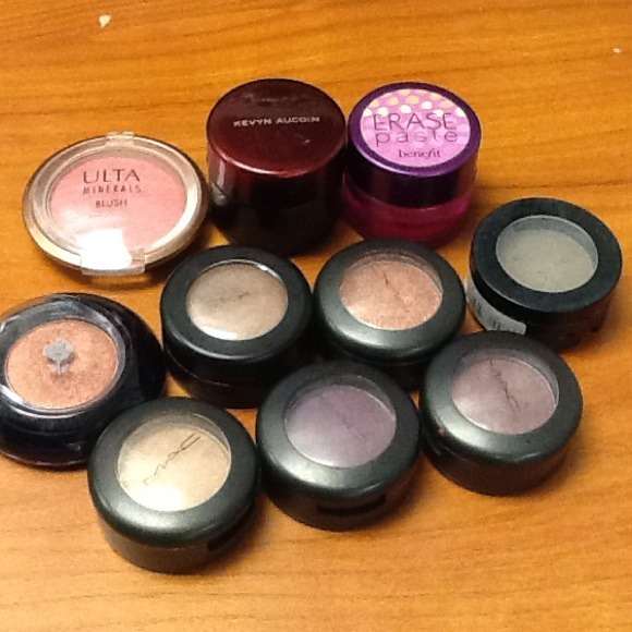 MAC Cosmetics Accessories - MAC
