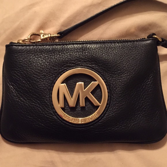 Michael Kors Clutches & Wallets - Michael Kors Fulton wristlet
