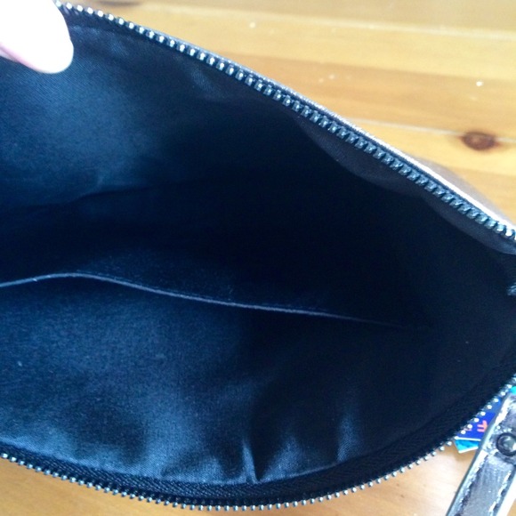 Zara Bags - Violet Ray More Issues Than Vogue Metallic Clutch Zara Bags - Violet Ray More Issues Than Vogue Metallic Clutch
