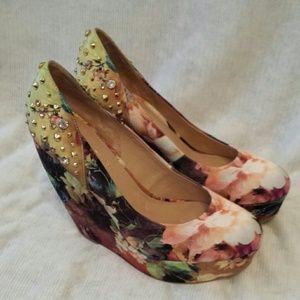 Aldo floral wedges size 9
