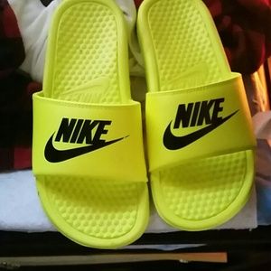 Size 4Y brand new never worn