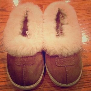 Girls toddler UGG slip-ons. Size 11 kids