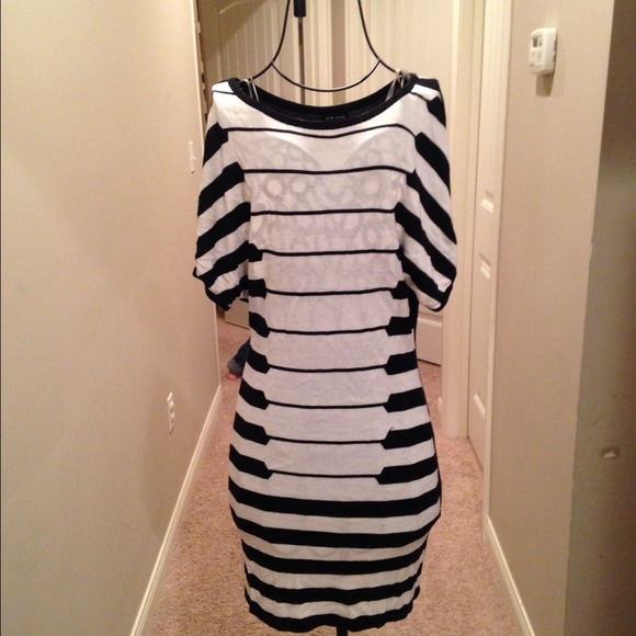 🚫sold🚫Beautiful black and white striped sweater.