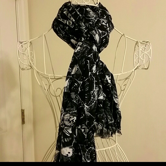 Scarf - Picture 2 of 3