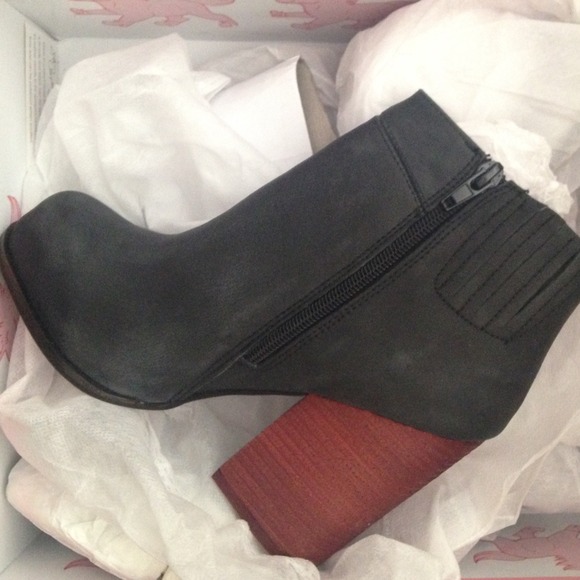 Jeffrey Campbell✨✨