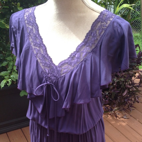 Gorgeous Purple Dress - Picture 2 of 4