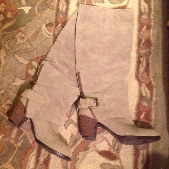NW Vintage Collection - Cream Suede Slouch Boots.