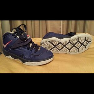 Make offer!!  Boys Lebrons Basketball shoes