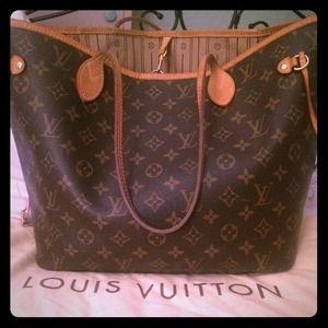 LV medium Neverfull