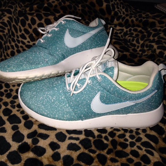 Reposhed Nike roshe