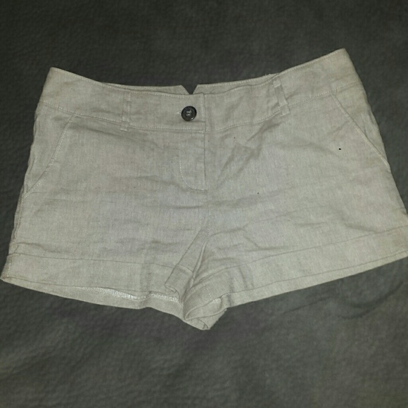 SOLD IN BUNDLE Tan linen shorts