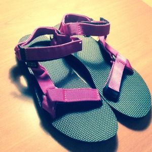 NEW TEVA sandals