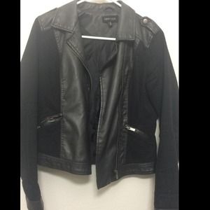 Black jack with faux leather good condition.