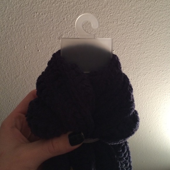 ❌ SOLD - Infinite Scarf - Picture 2 of 3