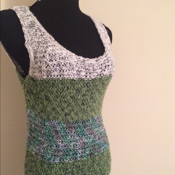 No sleeved multi colored sweater