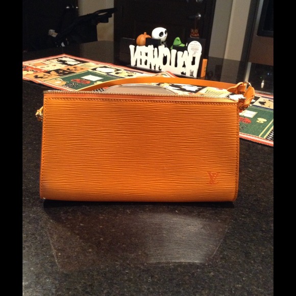 Luis Vuitton Pouchette Clutch-Great Christmas Gift