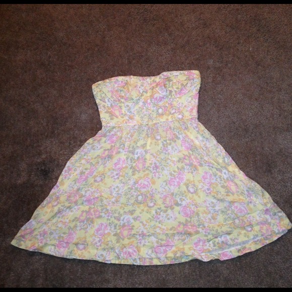 PRICE⬇️ Kirra (PacSun) yellow floral corset dress