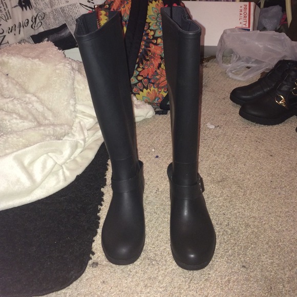 Steve Madden tsunami rain boots