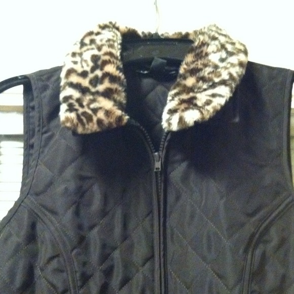 TODAY'S SPECIAL !!! 🆕 I. N. STUDIO VEST - Picture 2 of 3