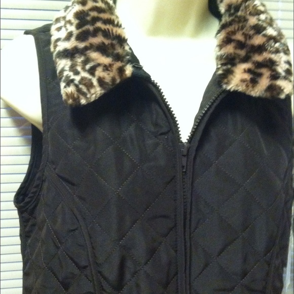 TODAY'S SPECIAL !!! 🆕 I. N. STUDIO VEST - Picture 3 of 3