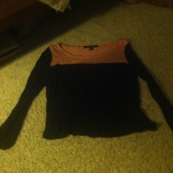 Used long-sleeve top - Picture 1 of 1