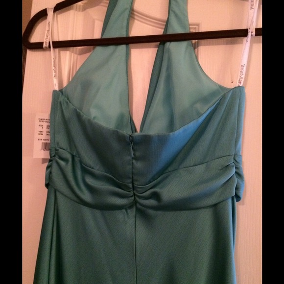 Halter hi/low formal gown. - Picture 3 of 4