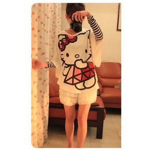•|• 👚Hello Kitty bad wing t-shirt
