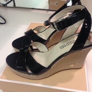 MK patent black wedges