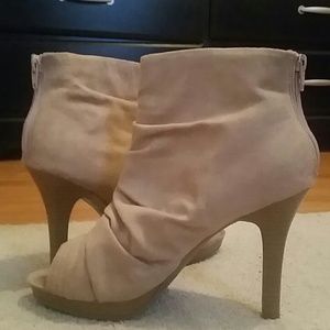 Only worn twice! Still in great condition