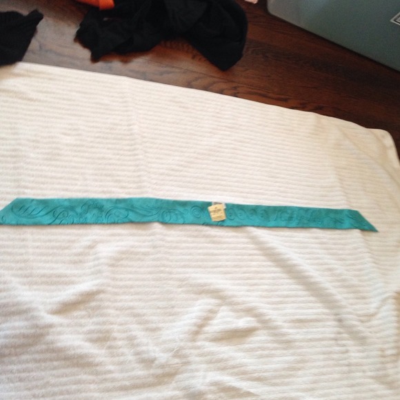 NWT Hermes skinny scarf