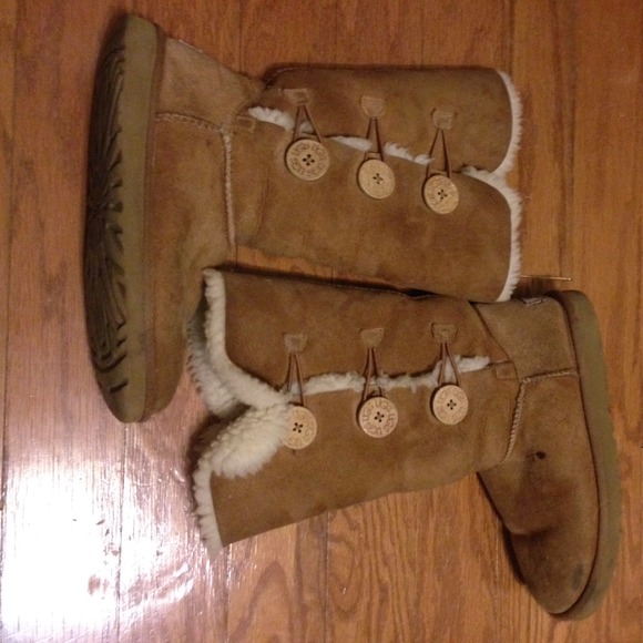 UGG Shoes - Authentic Tan Uggs
