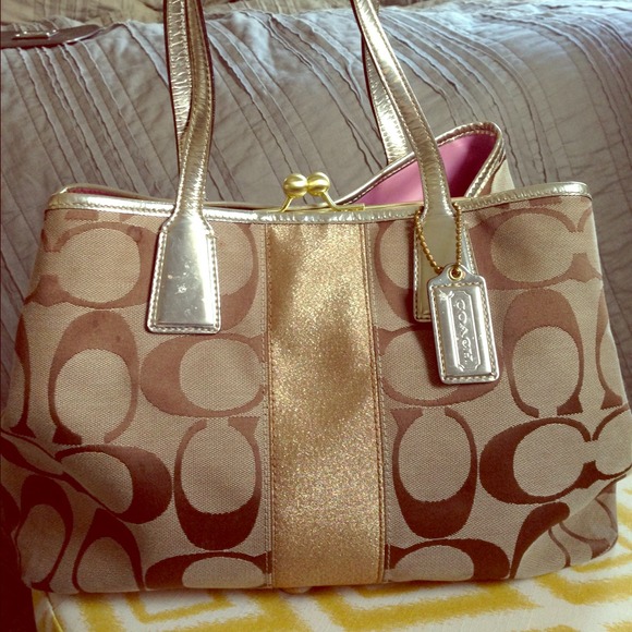 Cute authentic coach purse 💕