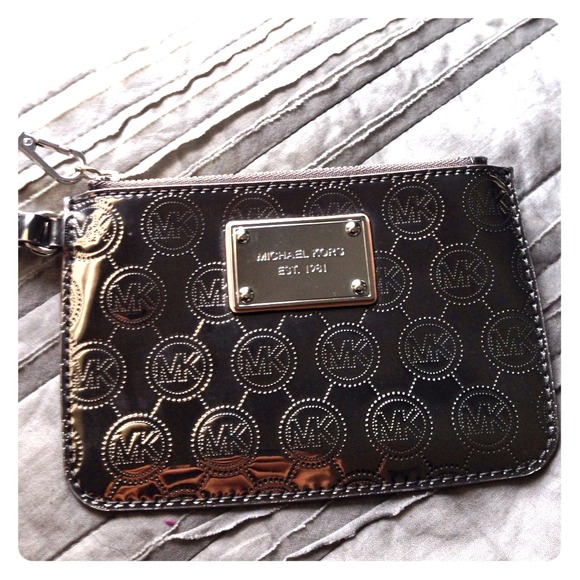 Michael kors wristlet