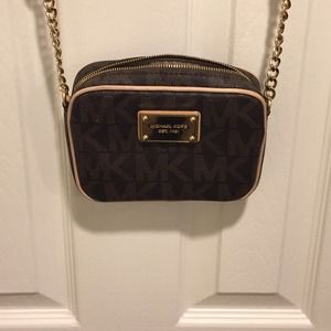 Michael kors cross body