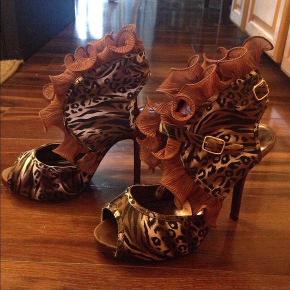 Very sexy cheetah heels - Picture 2 of 4