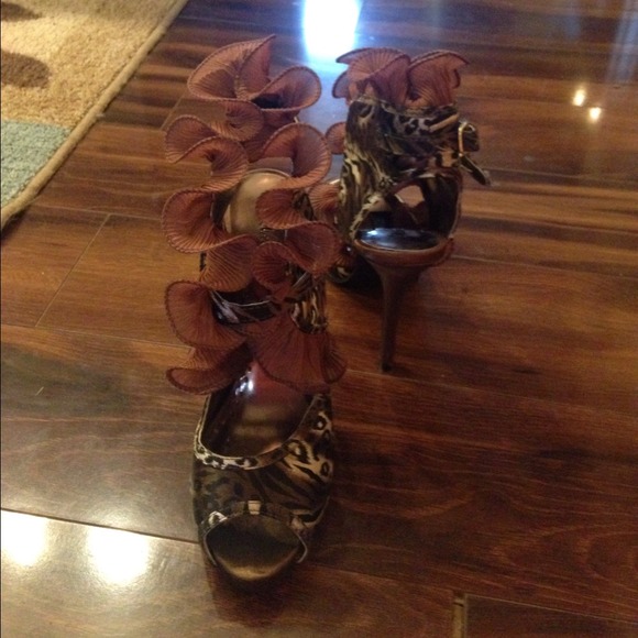 Very sexy cheetah heels - Picture 3 of 4