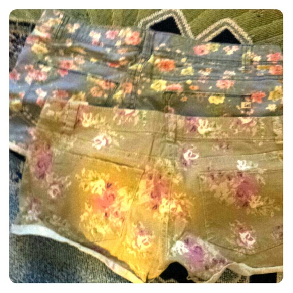 Two pairs of shorts.. Bundle!