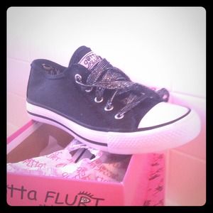 Tennis shoe (similar to converse) new 7.5