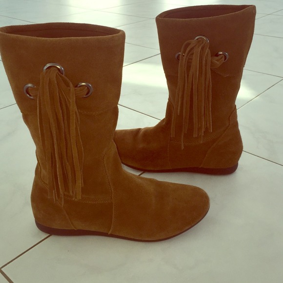 Brown fringe boots. Never worn. Size 7.