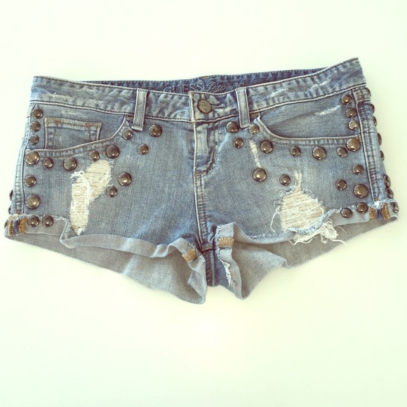 Guess studded shorts. Size 28.