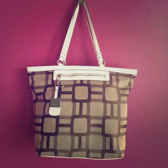 🎊NEW LISTING🎊 NINE WEST BAG