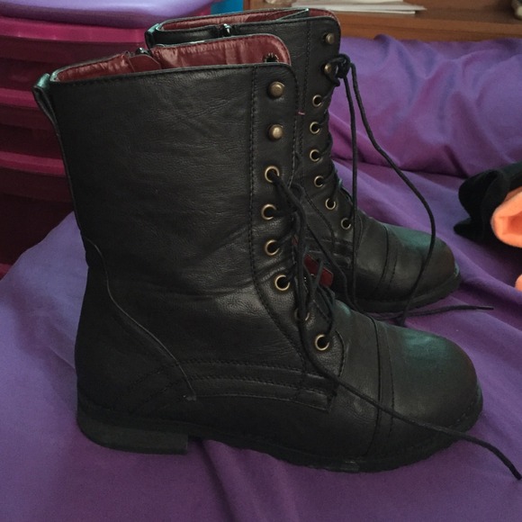 Combat boots