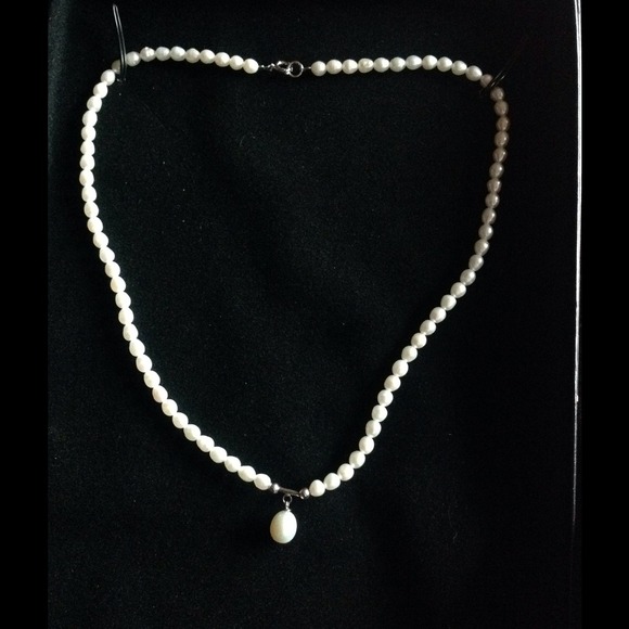 Pearl choker.